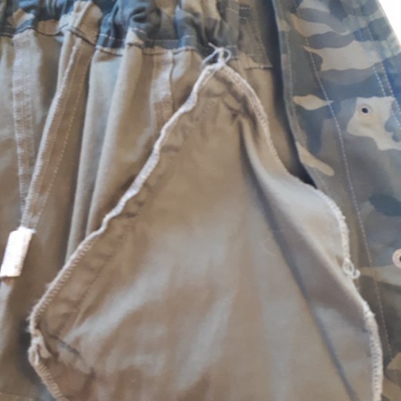 Army Camouflage Vest - Picture 8 of 10